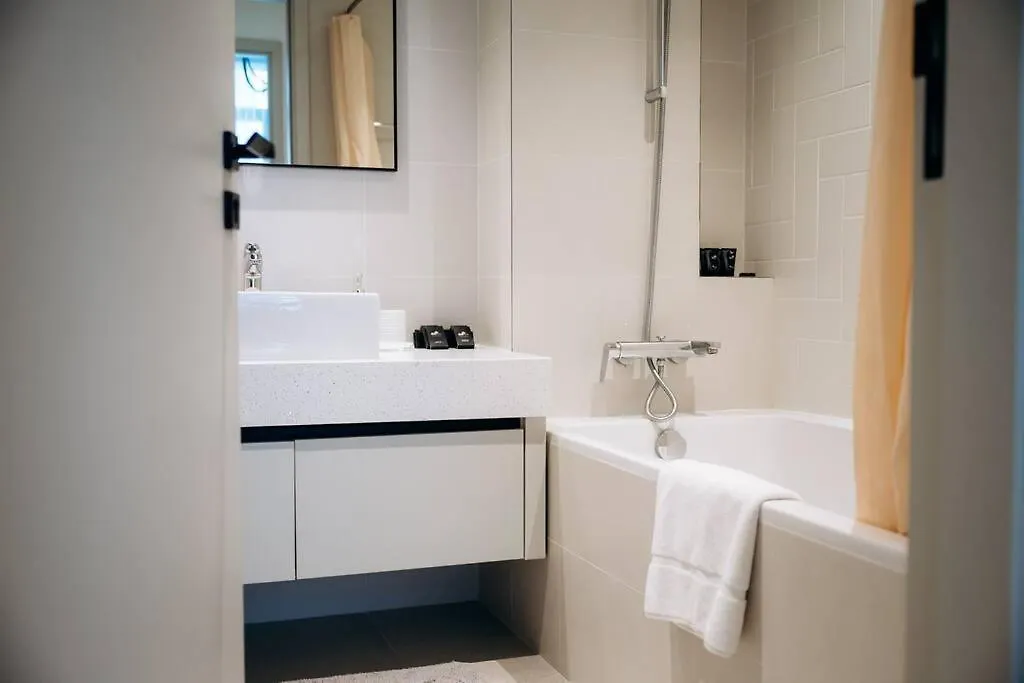 Cozy 1Br With Private Beach & Canal View Дубай