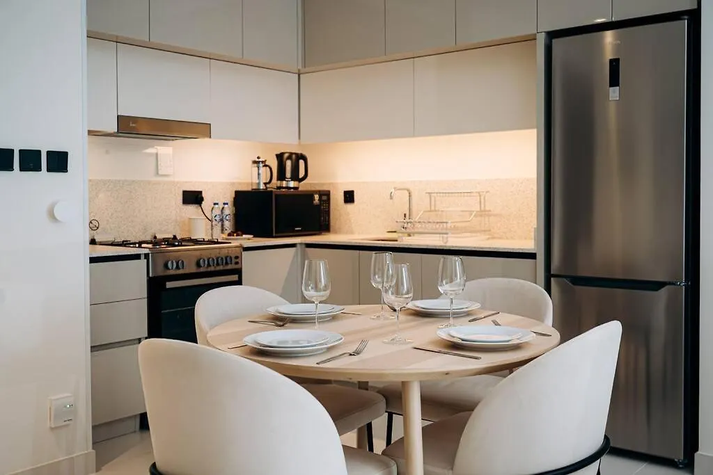 Cozy 1Br With Private Beach & Canal View Dubai Apartment