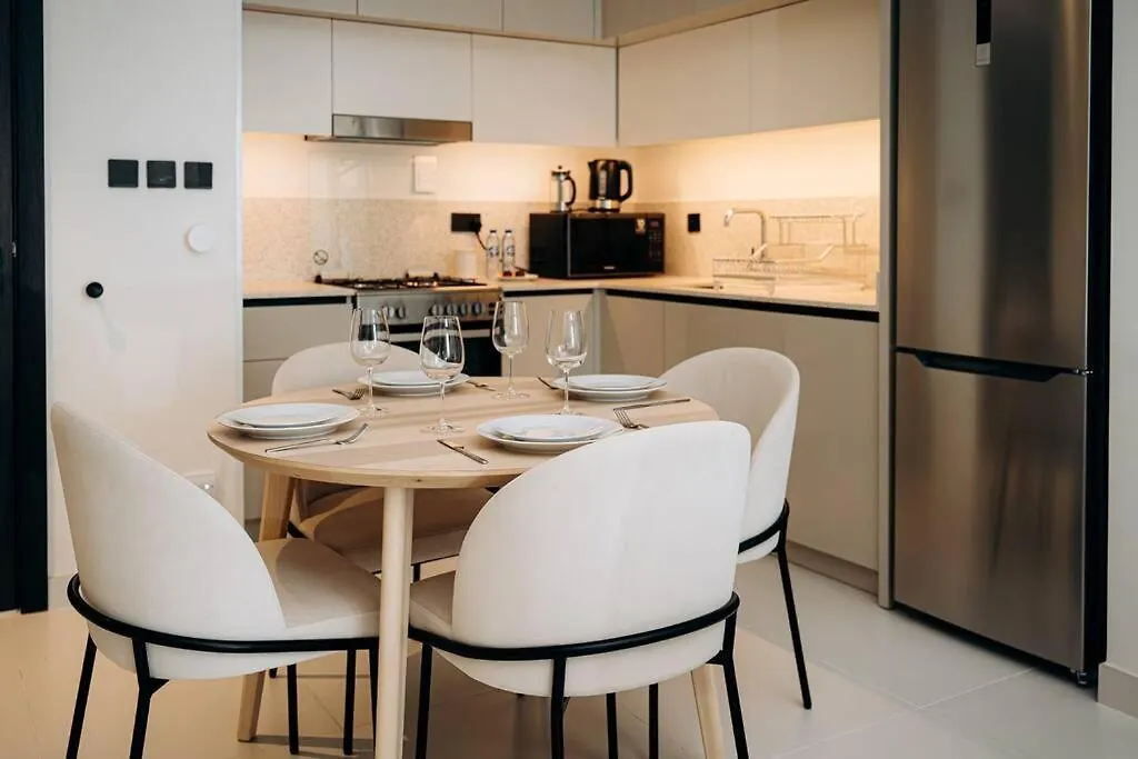 Cozy 1Br With Private Beach & Canal View Dubái